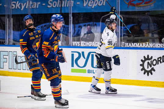 HV71s Nikola Pasic jublar