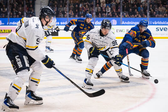HV71s Nikola Pasic och Djurgårdens Albin Grewe