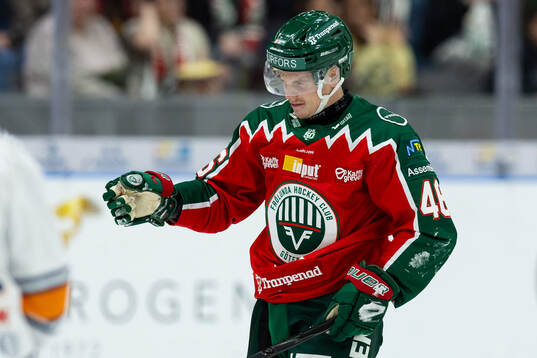 Frölundas Dominik Egli åker och byter