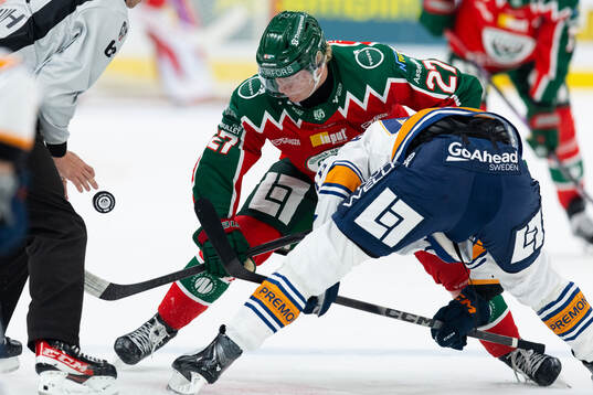 Frölundas Theodor Niederbach och Växjös Dennis Rasmussen