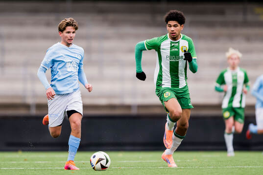 Malmö FFs John Orestam och Hammarbys Adrian Salvador