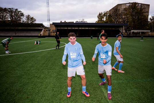 Malmö FFs Colin Stark och Amir Osman jublar