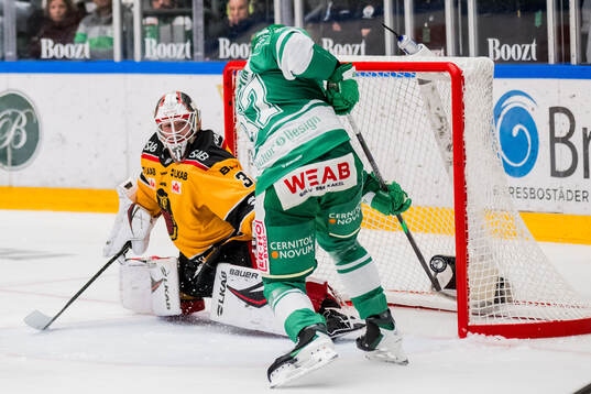 Luleås målvakt Matteus Ward och Rögles Isac Solberg