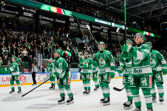 Rögles Leon Bristedt och Marwin Jarbsjö jublar