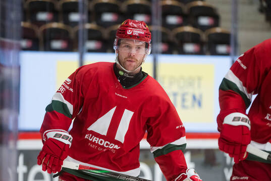 Modos Sebastian Ohlsson innan ishockeymatchen i