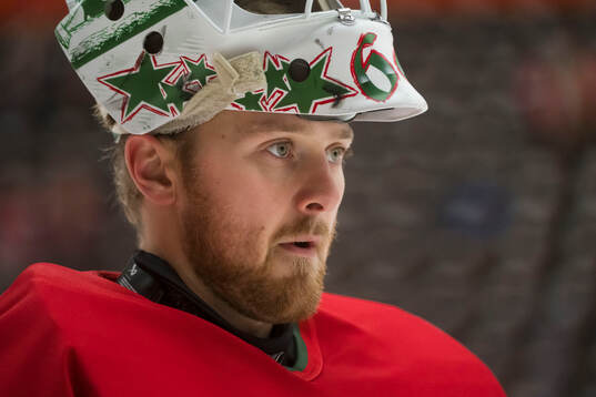 Modos målvakt Edvin Olofsson innan ishockeymatchen i