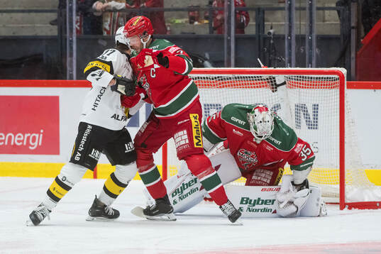 Modos målvakt Adam Werner och David Rundblad mot