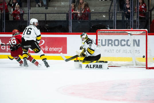 Modos Sebastian Ohlsson gör 1-2 bakom Västerås målvakt