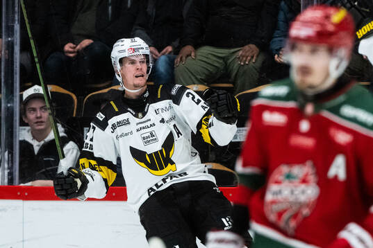 Västerås Carl Jakobsson jublar
