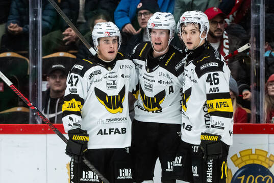 Västerås Carl Jakobsson jublar med Patrick Guay och
