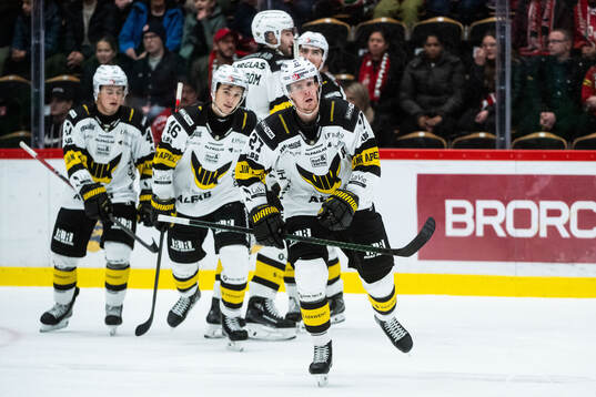 Västerås Carl Jakobsson jublar