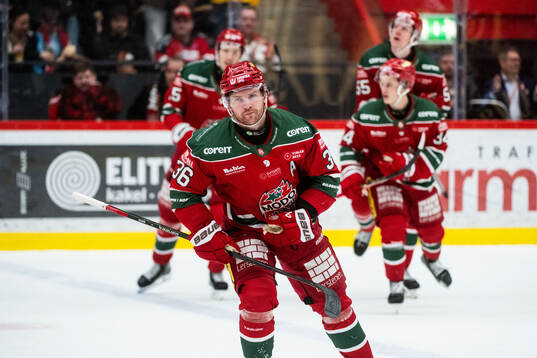 Modos Sebastian Ohlsson jublar