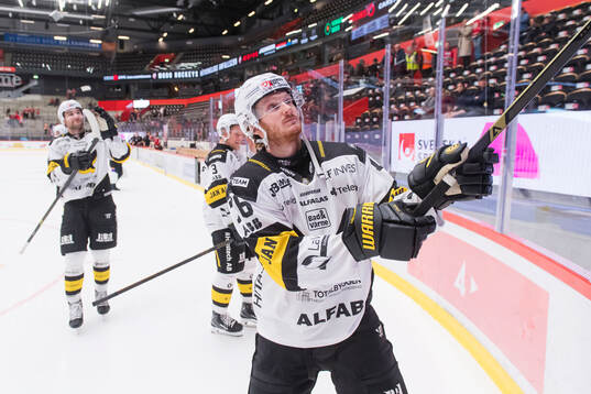 Västerås Oskar Kvist jublar