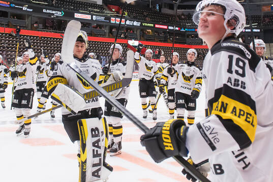 Västerås spelare jublar