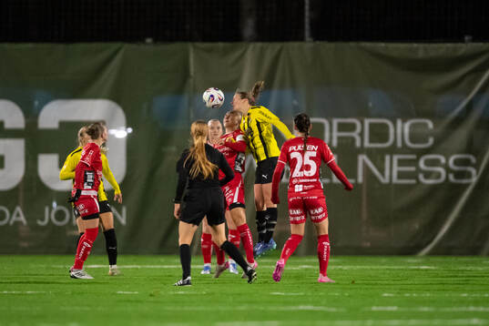 Häckens Tora Lindskog och Elfsborgs Alice Broman