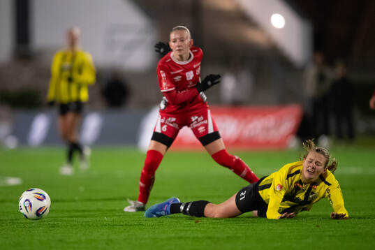 Häckens Tora Lindskog och Elfsborgs Hanna Gunnarsson