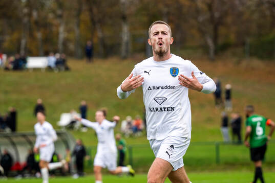 Staffanstorps Uniteds Tarik Fetahovic jublar