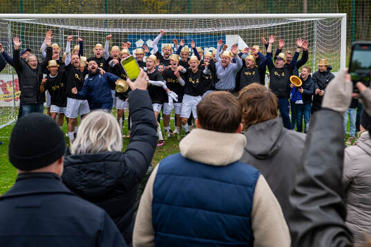 Staffanstorps Uniteds spelare jublar