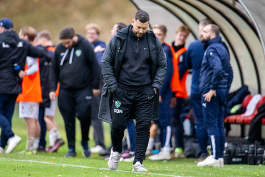 Högaborgs tränare Daniel Bennassar Nilsson deppar