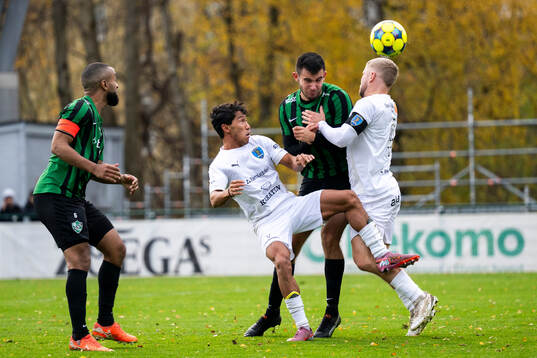 Högaborgs Sebastian Paulsson mot Staffanstorps Uniteds