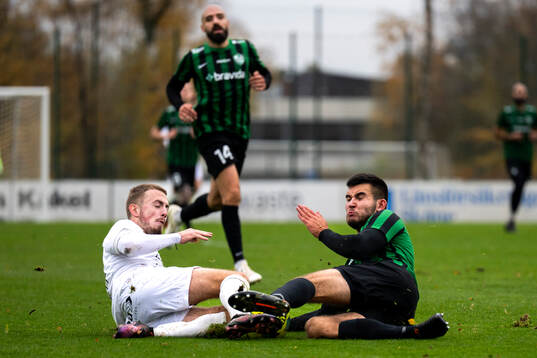 Högaborgs Sebastian Paulsson mot Staffanstorps Uniteds