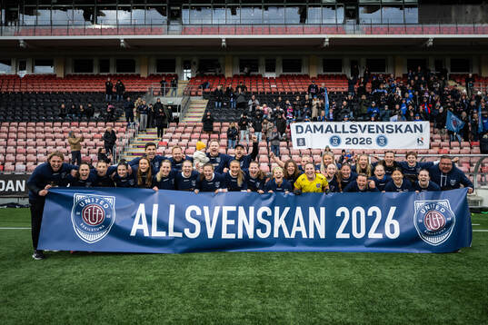 Eskilstuna Uniteds spelare jublar