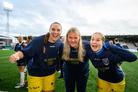 Eskilstuna Uniteds målvakt Monica Elisabeth Wilhelm jublar