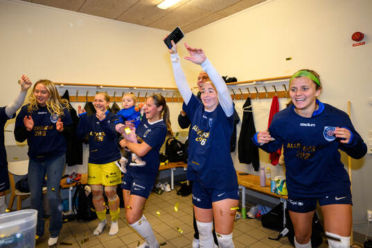 Eskilstuna Uniteds Rylie Rae Combs och Elizabeth Mclaughlin