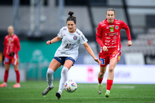 Eskilstuna Uniteds Anna Sutter och KIF Örebros Helene
