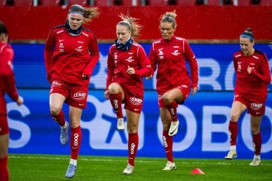 Signe Gaupset of Brann warms up