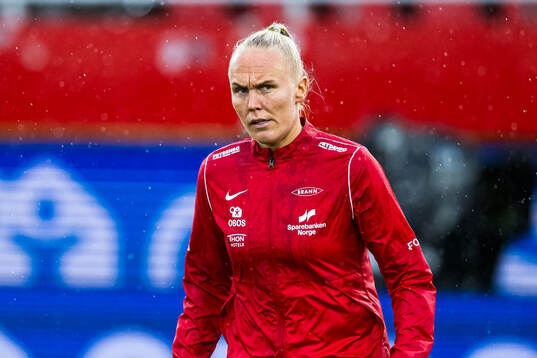 Maria Thorisdottir of Brann warms up