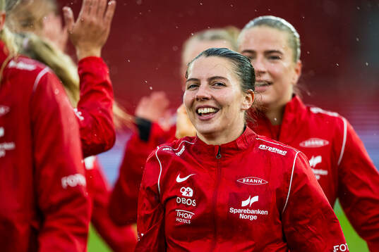 Cecilie Redisch Kvamme of Brann warms up