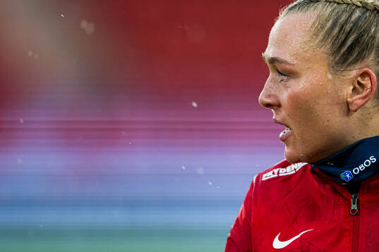 Karoline Haugland of Brann warms up