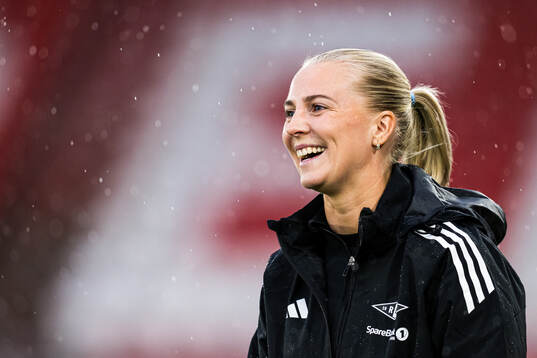 Mali Lilleås Næss of Rosenborg warms up
