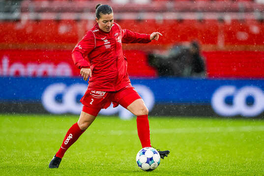 Cecilie Redisch Kvamme of Brann warms up