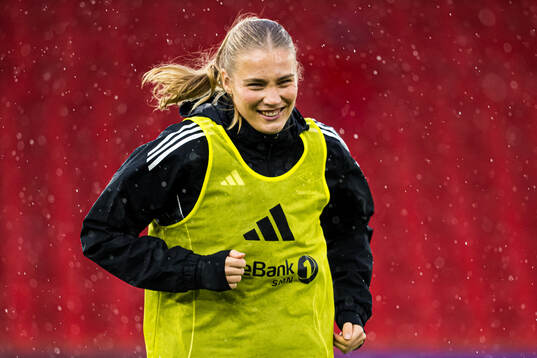 Oline Brekke Fuglem of Rosenborg warms up