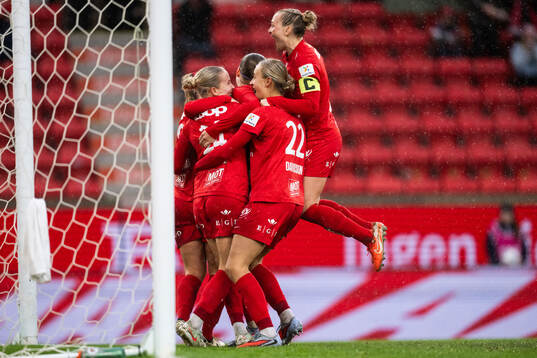 Nea Emilia Lehtolaof Brann celebrates with team mates