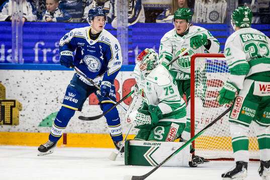 Leksands Tinus Luc Koblar och Rögles målvakt Arvid Holm