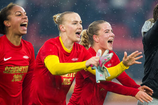 Selma Panengstuen and Monica Isaksen of Brann celebrates