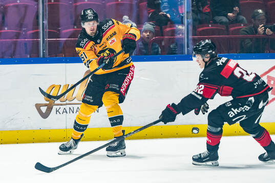 Luleås Markus Nurmi och Malmö Redhawks Janne Kuokkanen