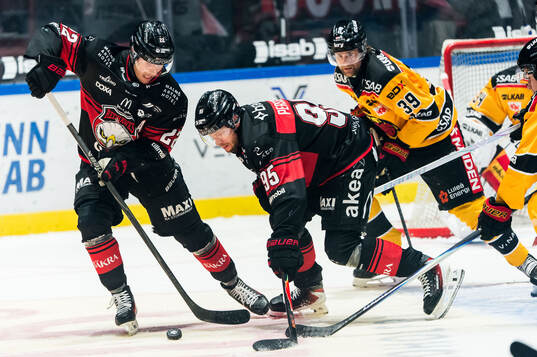 Malmö Redhawks Janne Kuokkanen och Carl Persson och
