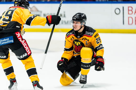 Luleås Erik Gustafsson jublar