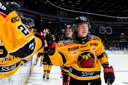 Luleås Erik Gustafsson jublar