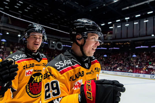 Luleås Erik Gustafsson jublar