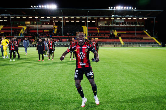 Östersunds Assiedou Yannick Armel Adjoumani jublar