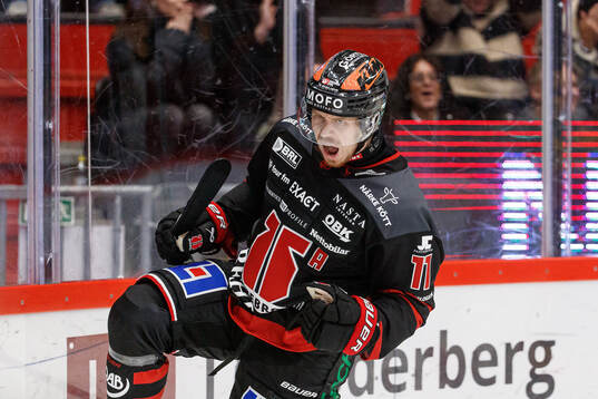 Örebros Kalle Kossila jublar