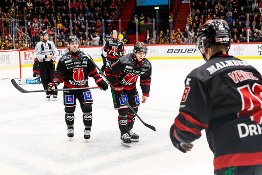 Örebros David Quenneville och Kalle Kossila deppar