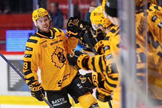 Skellefteås Mikkel Aagaard jublar