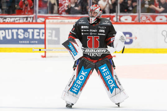 Örebros målvakt Jhonas Enroth deppar