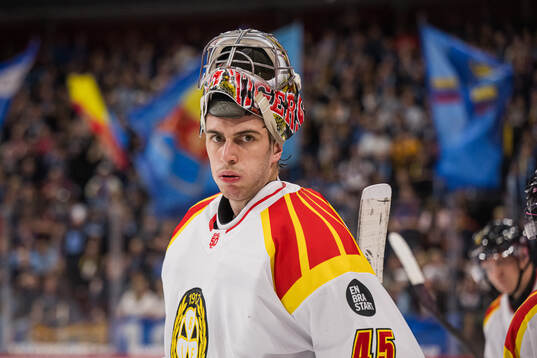 Brynäs målvakt Damian Clara deppar